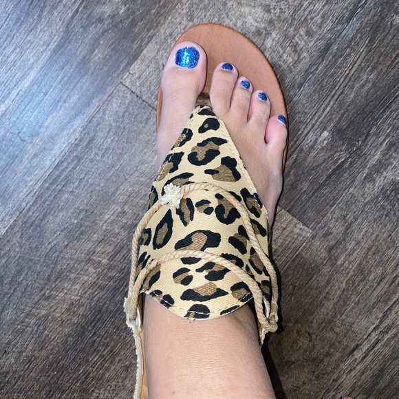 New T-strap Leopard Sandals - Picture 3 of 5